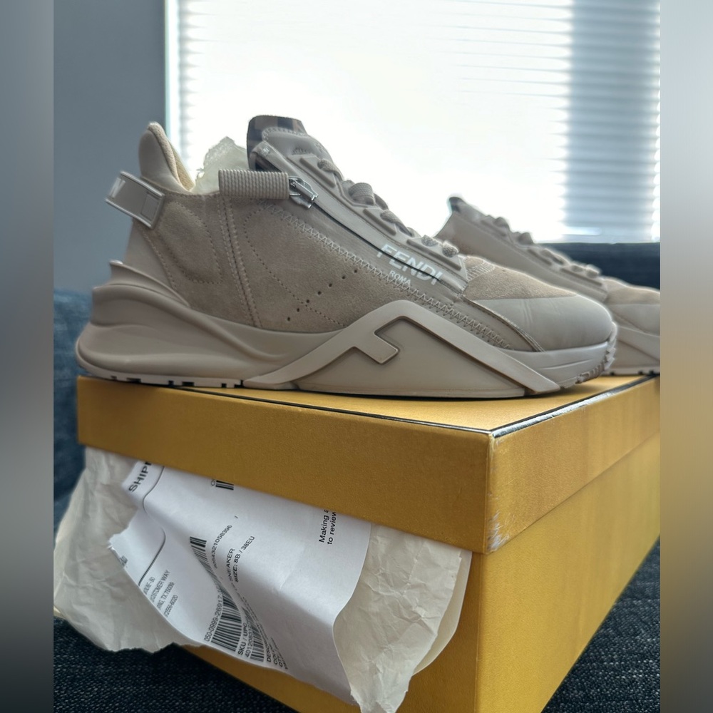 Fendi flow women’s sneakers in light brown.